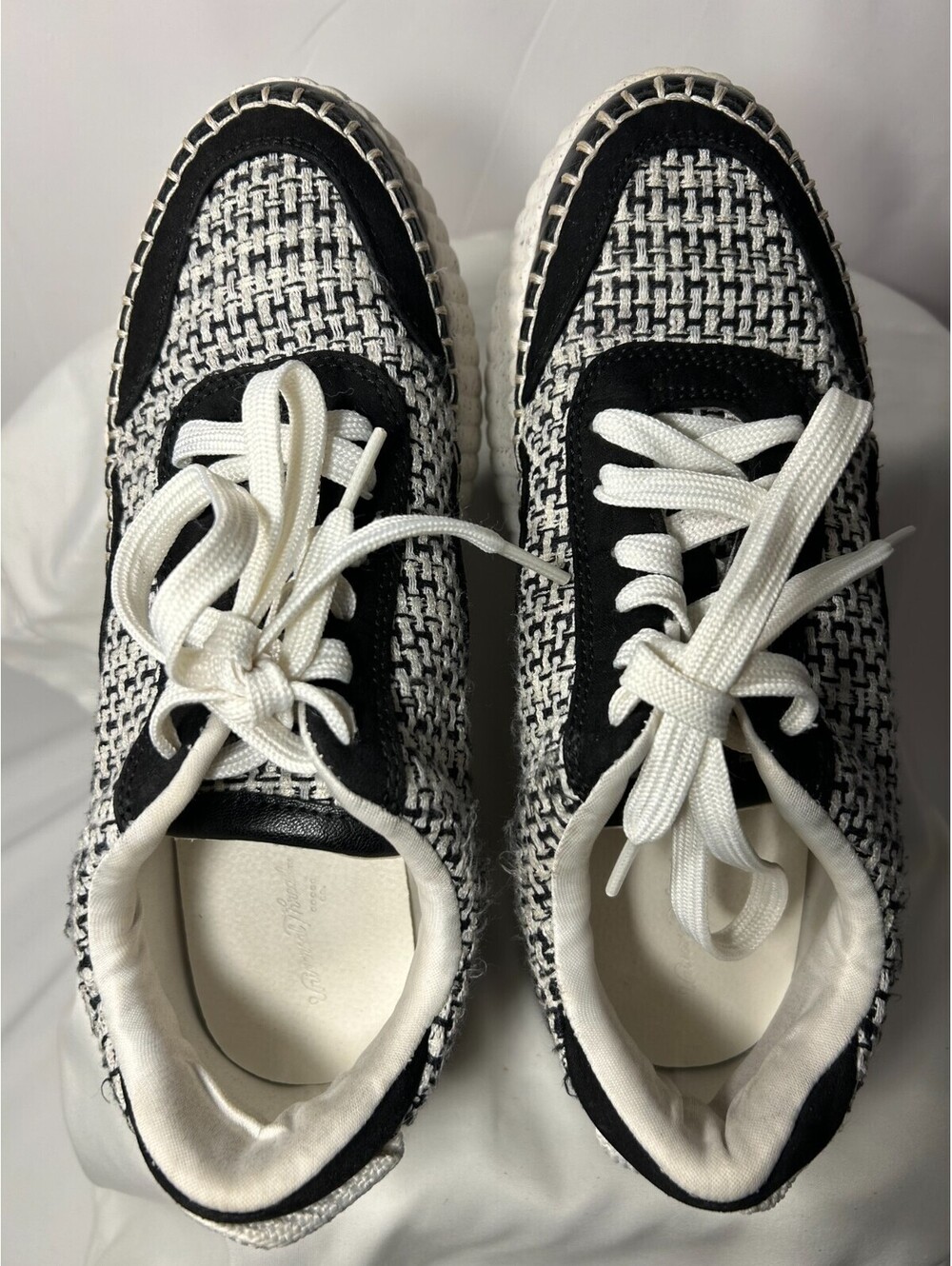 Universal Thread Persephone Sneakers Women Memory Foam Black White Tweed Size 8